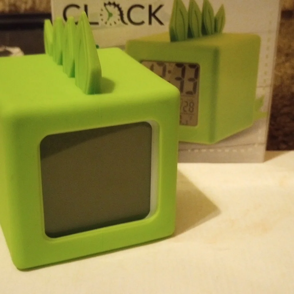 Digital clock - Picture 3 of 4